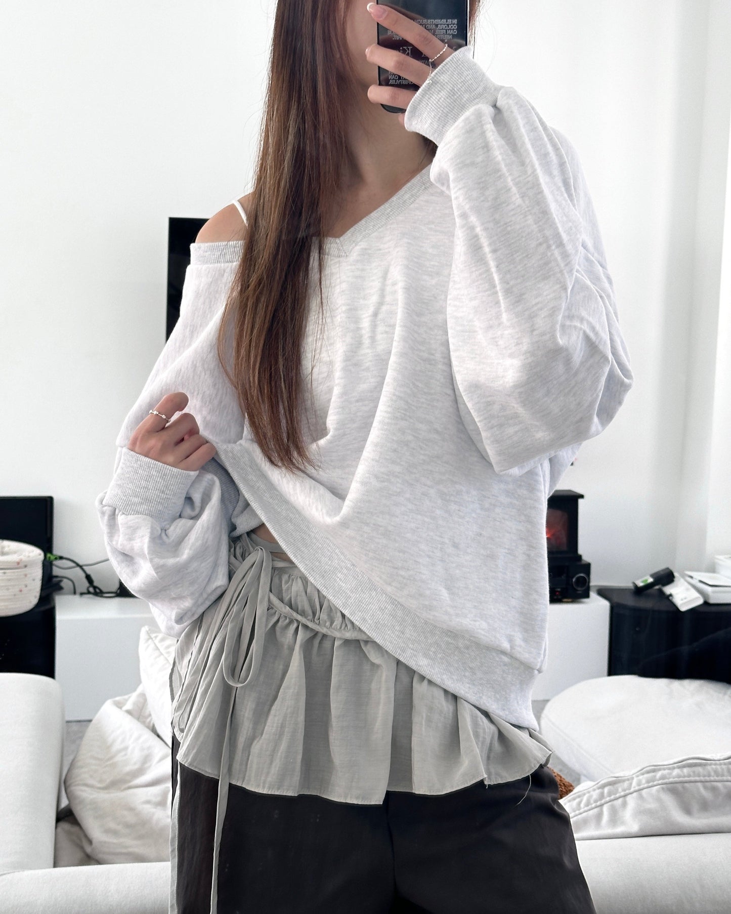 Ribbon v neck sweatshirt