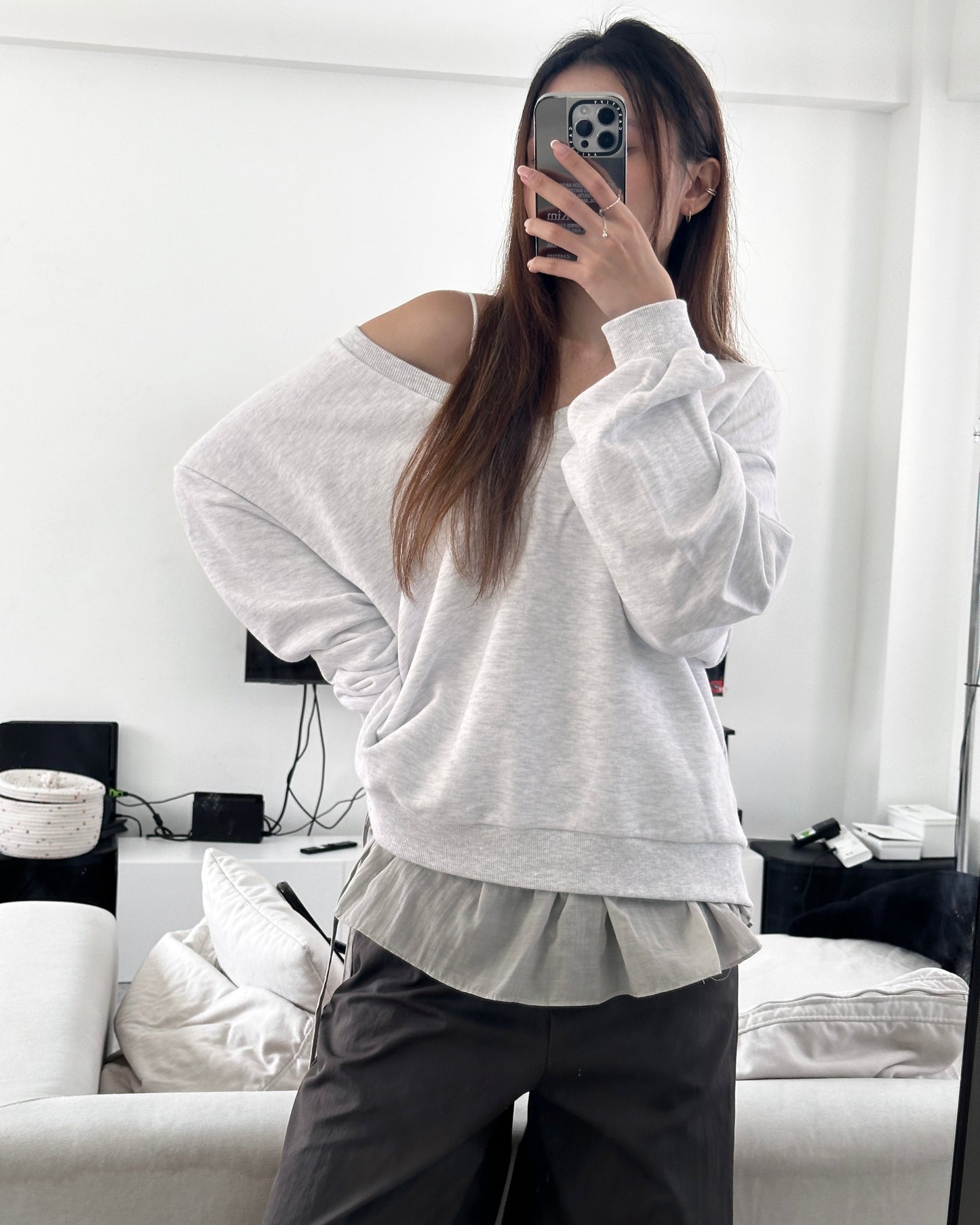 Ribbon v neck sweatshirt