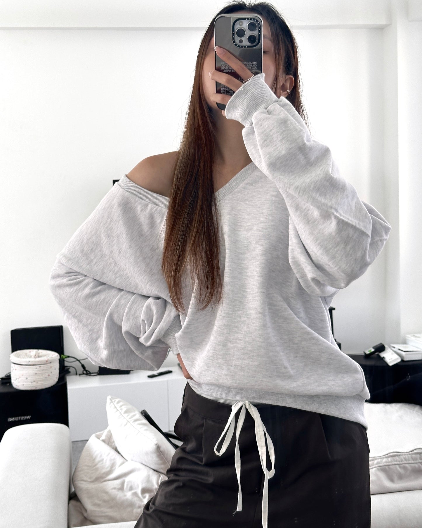 Ribbon v neck sweatshirt