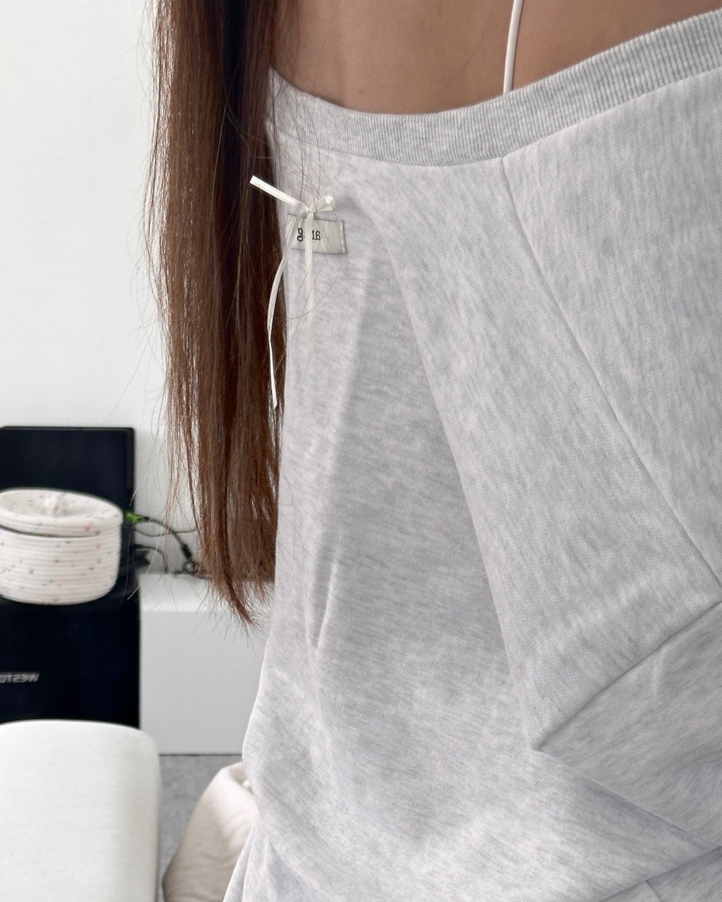 Ribbon v neck sweatshirt
