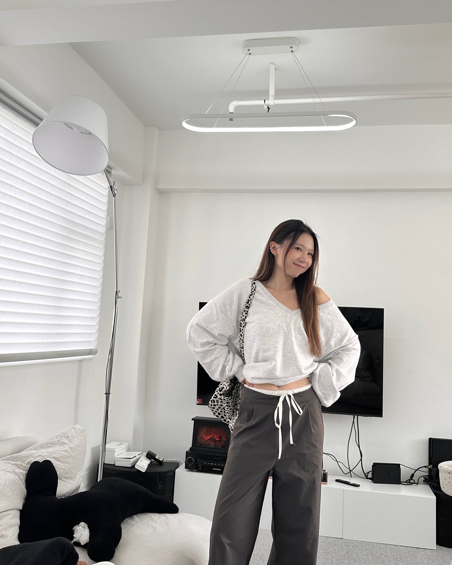 Ribbon v neck sweatshirt