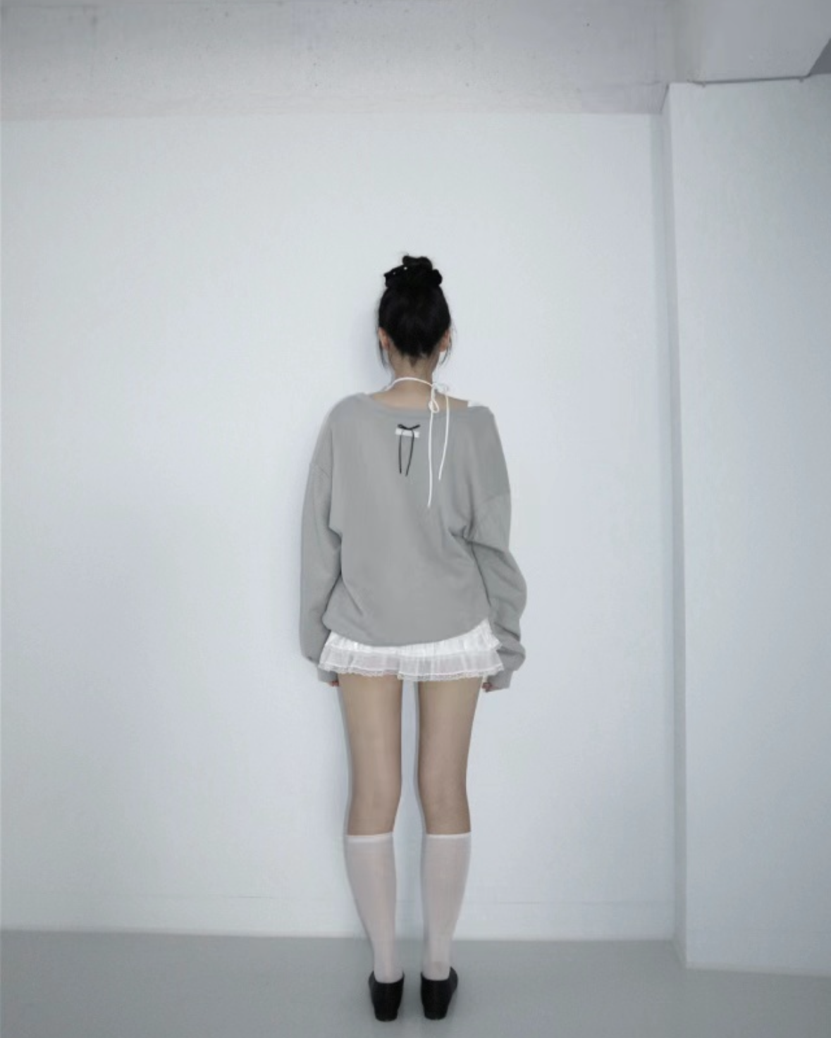 Ribbon v neck sweatshirt