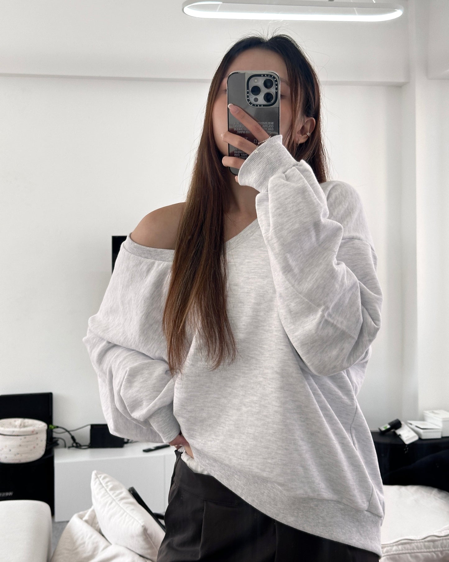 Ribbon v neck sweatshirt
