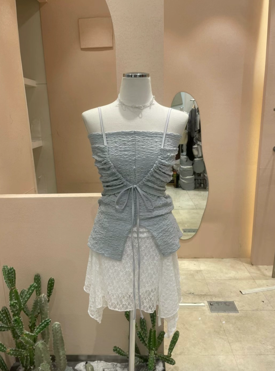 Layering lady sleeveless