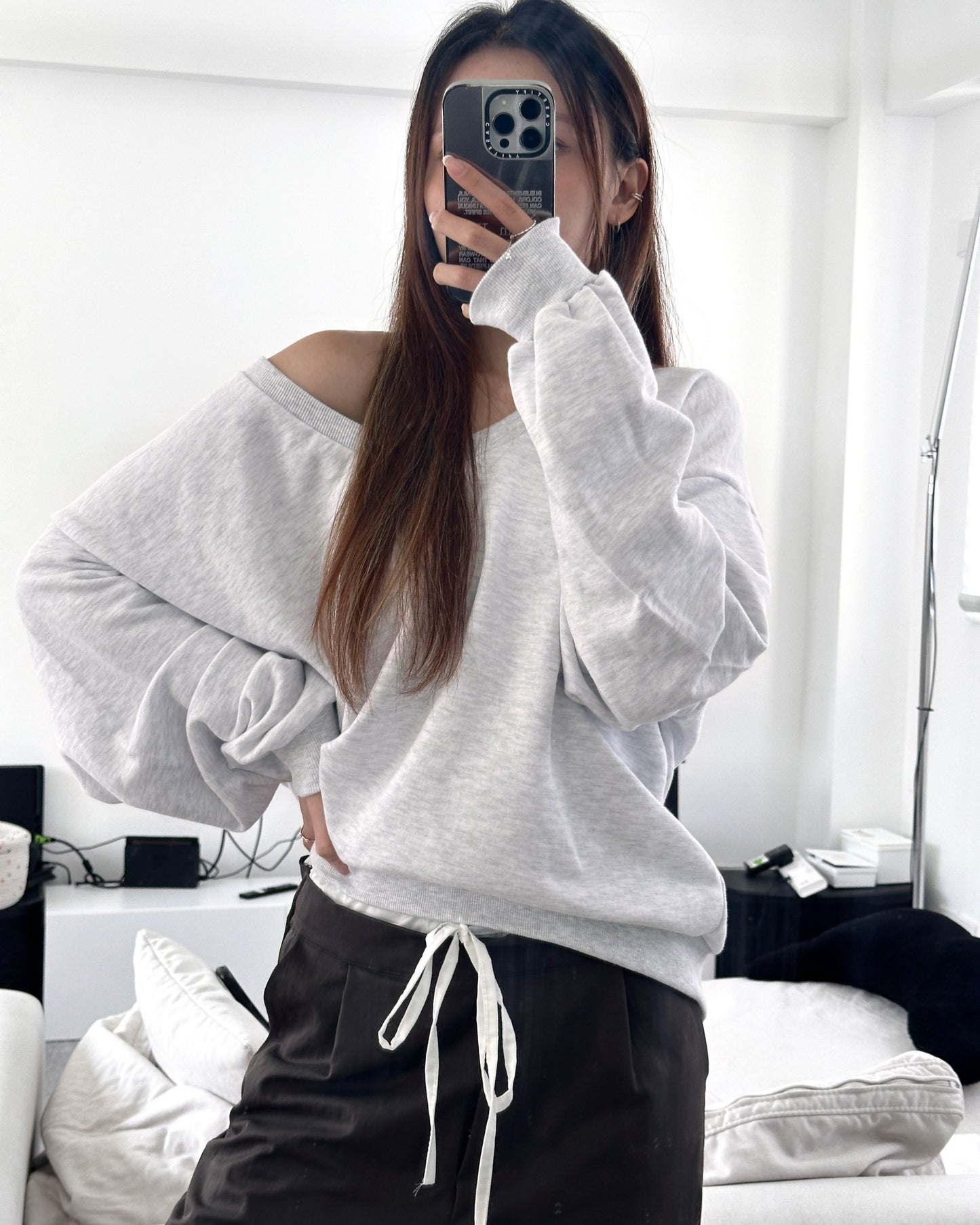 Ribbon v neck sweatshirt