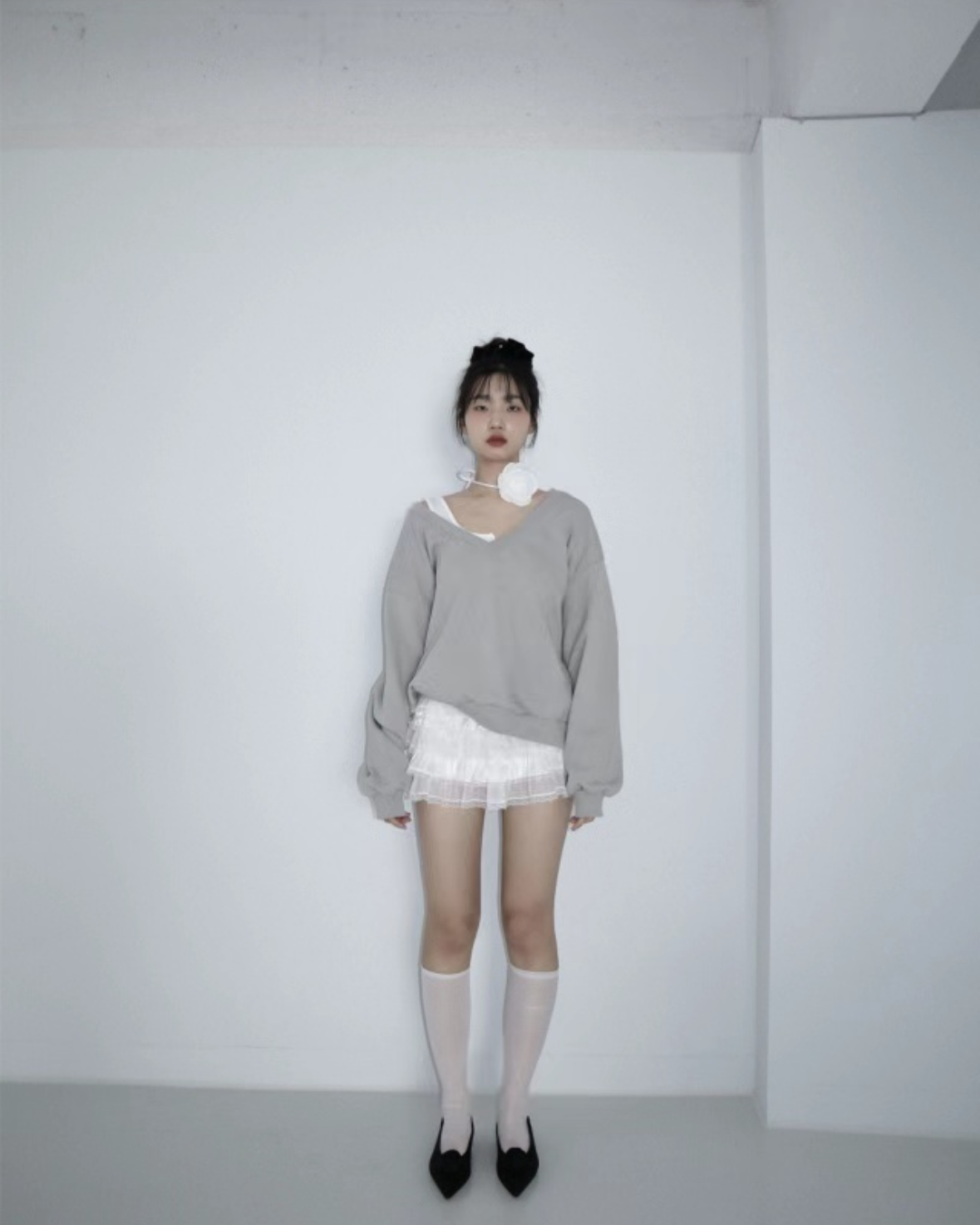 Ribbon v neck sweatshirt
