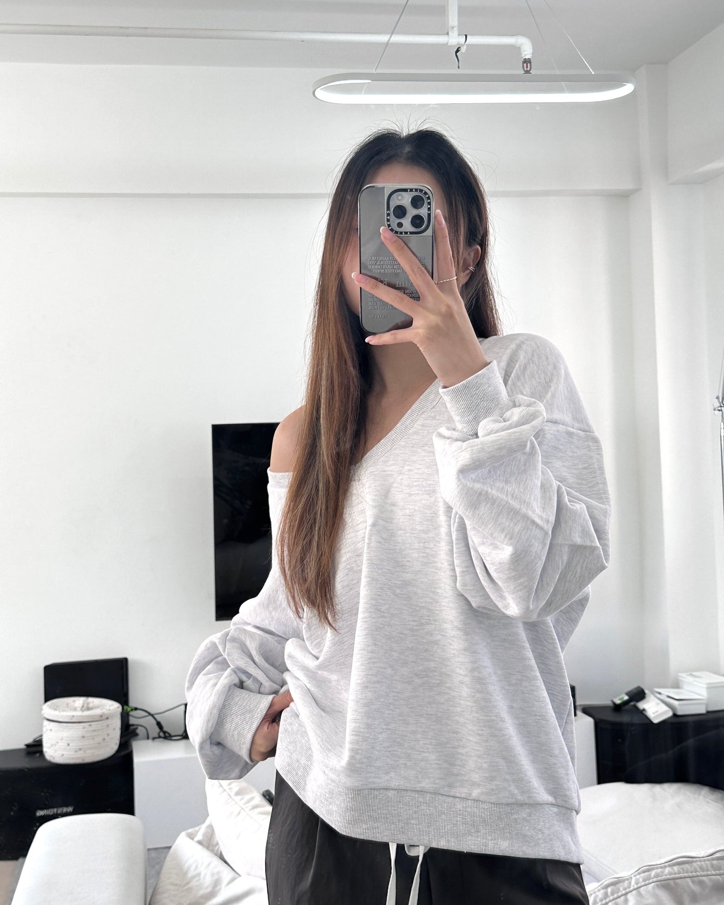 Ribbon v neck sweatshirt