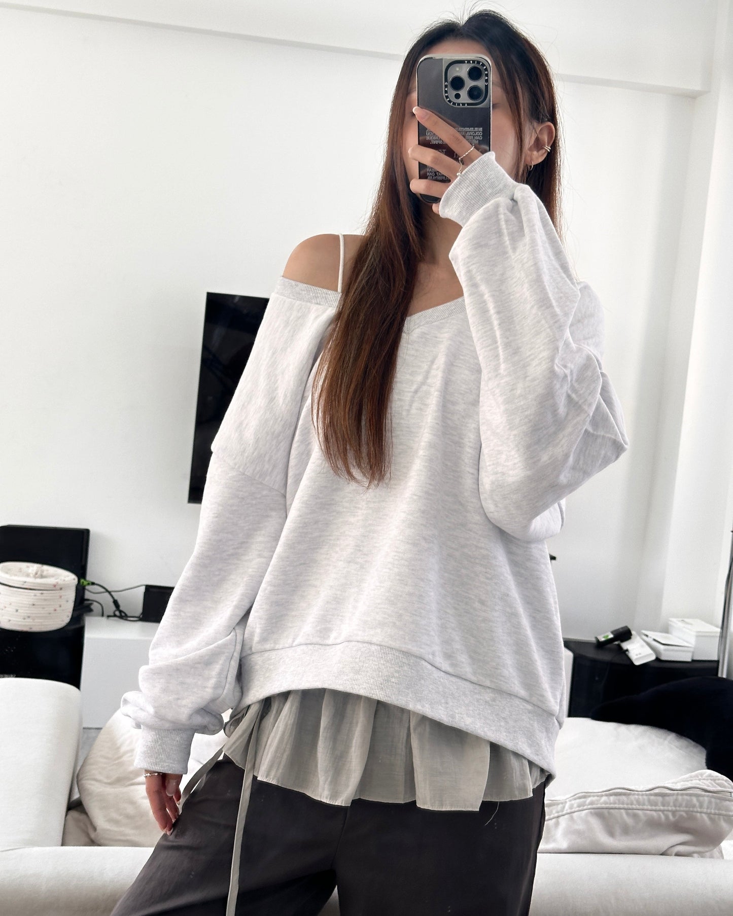 Ribbon v neck sweatshirt