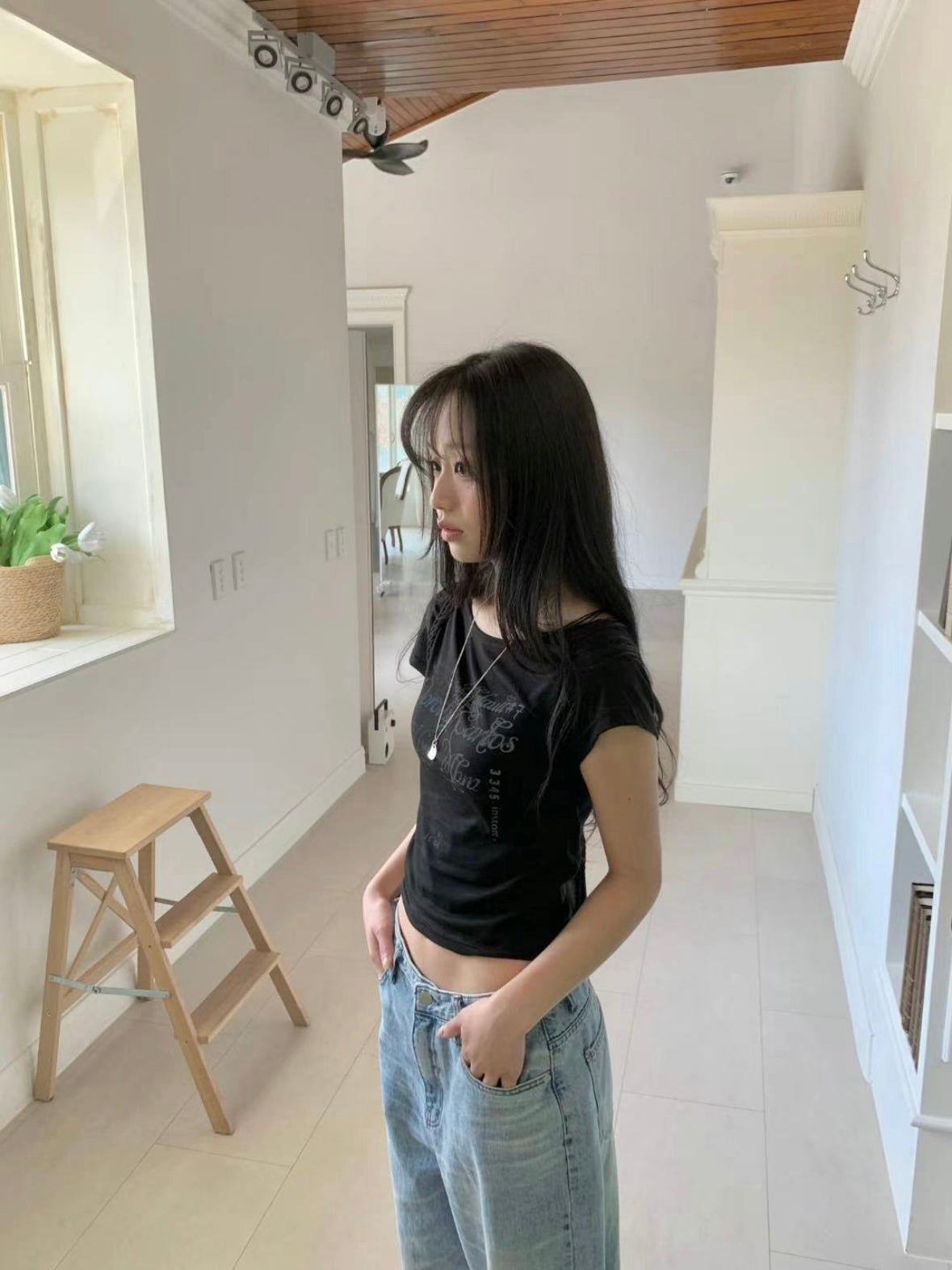 Off shoulder vintage tee
