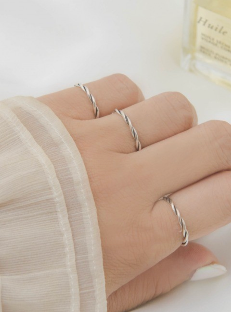Twisted ring (925 Sliver)