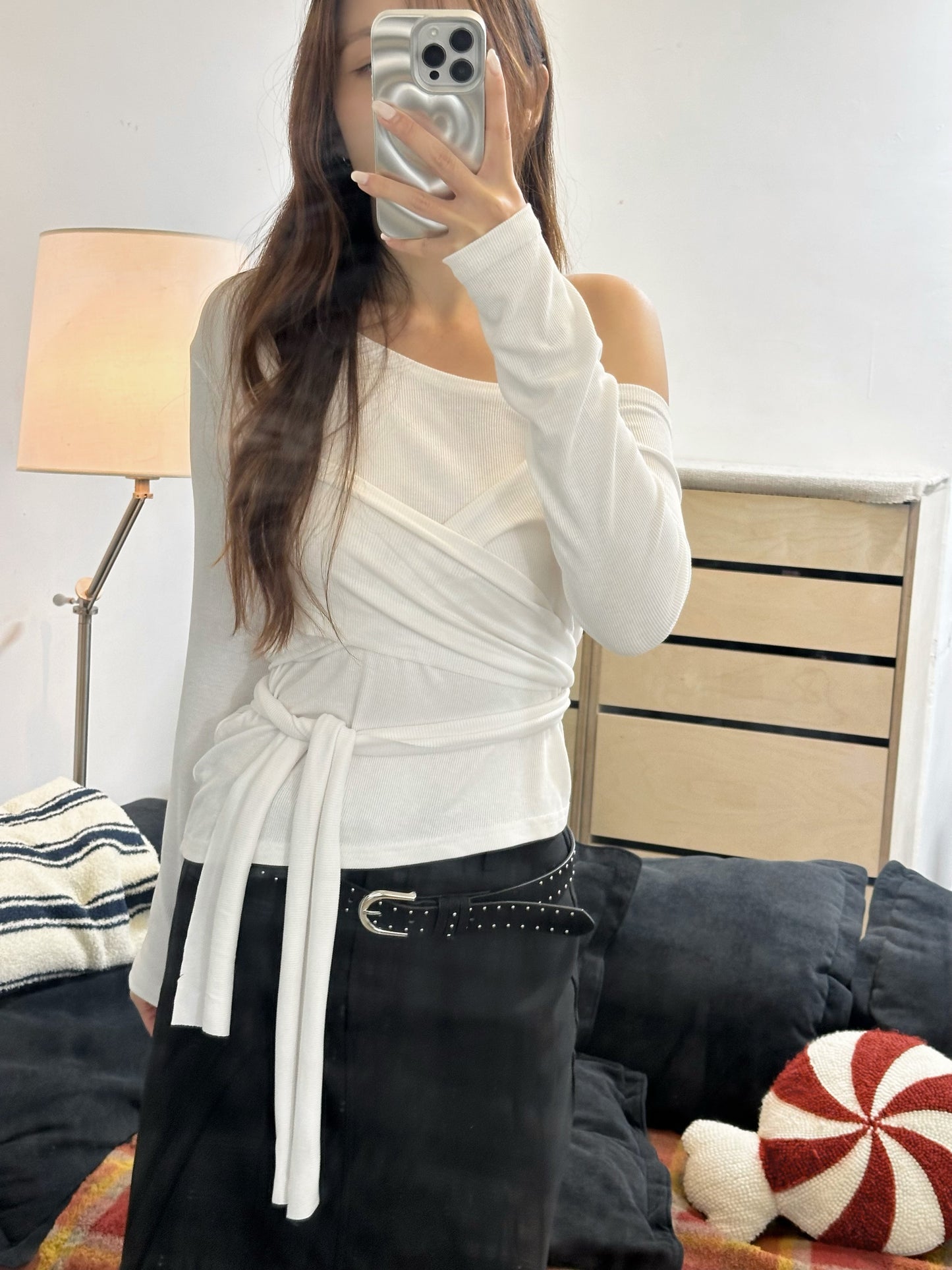 超親膚！Onni Off Shoulder Top